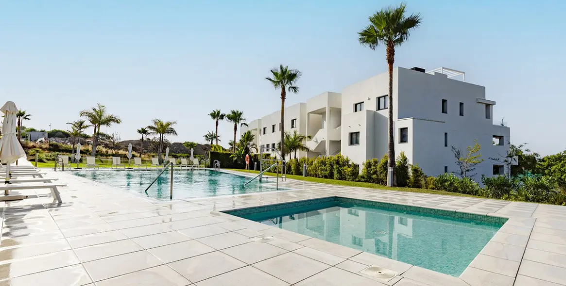 Sale of penthouse in Estepona 3