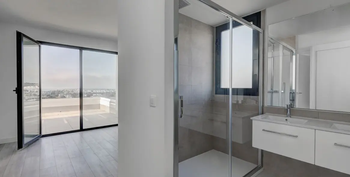 Sale of penthouse in Estepona 15