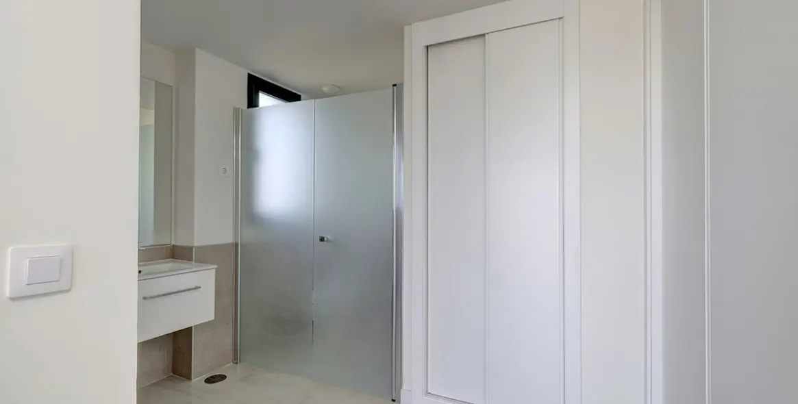 Sale of penthouse in Estepona 18