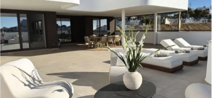 Продажа апартаментов на среднем этаже в Estepona 0