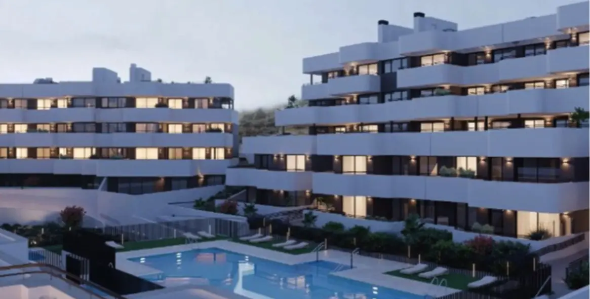 Sale of middle floor apartment in Estepona 3
