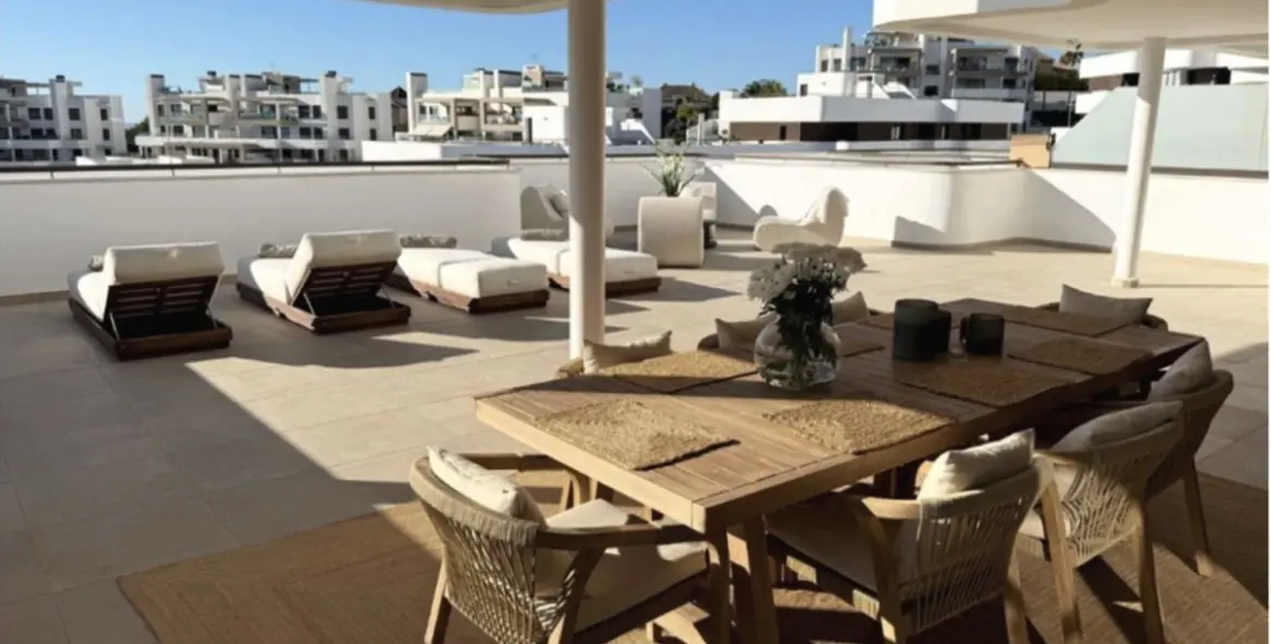 Sale of middle floor apartment in Estepona 5