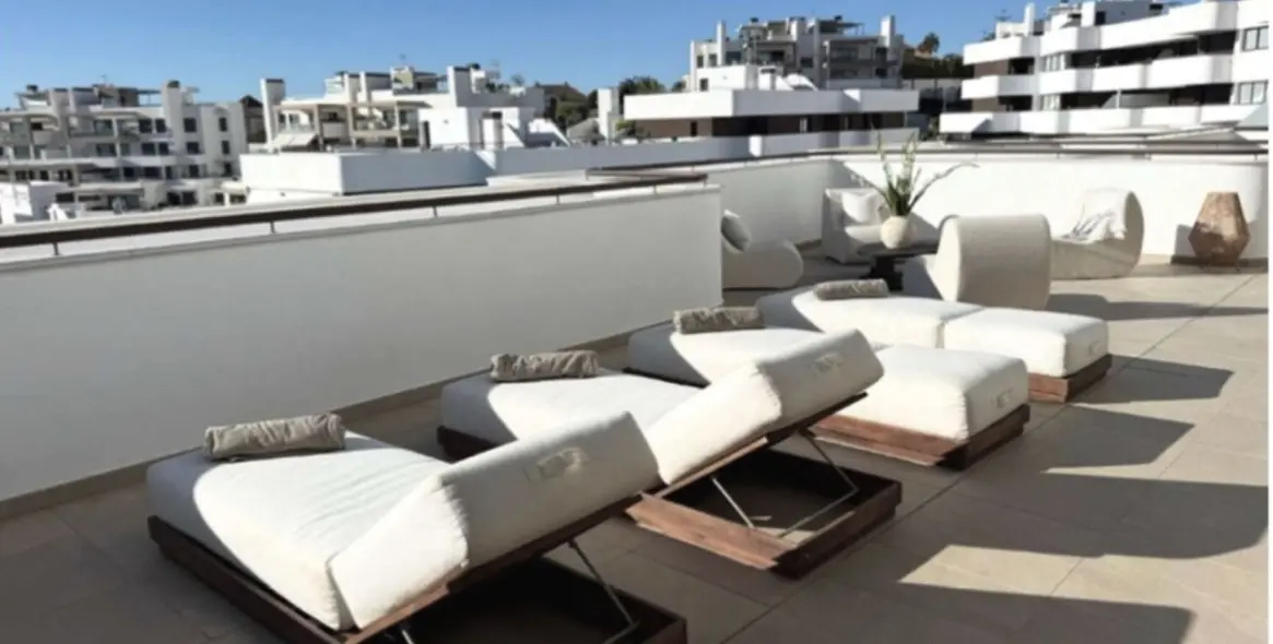 Sale of middle floor apartment in Estepona 11