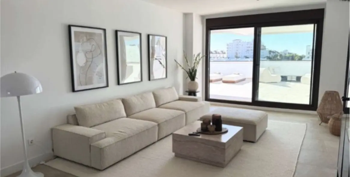 Sale of middle floor apartment in Estepona 12
