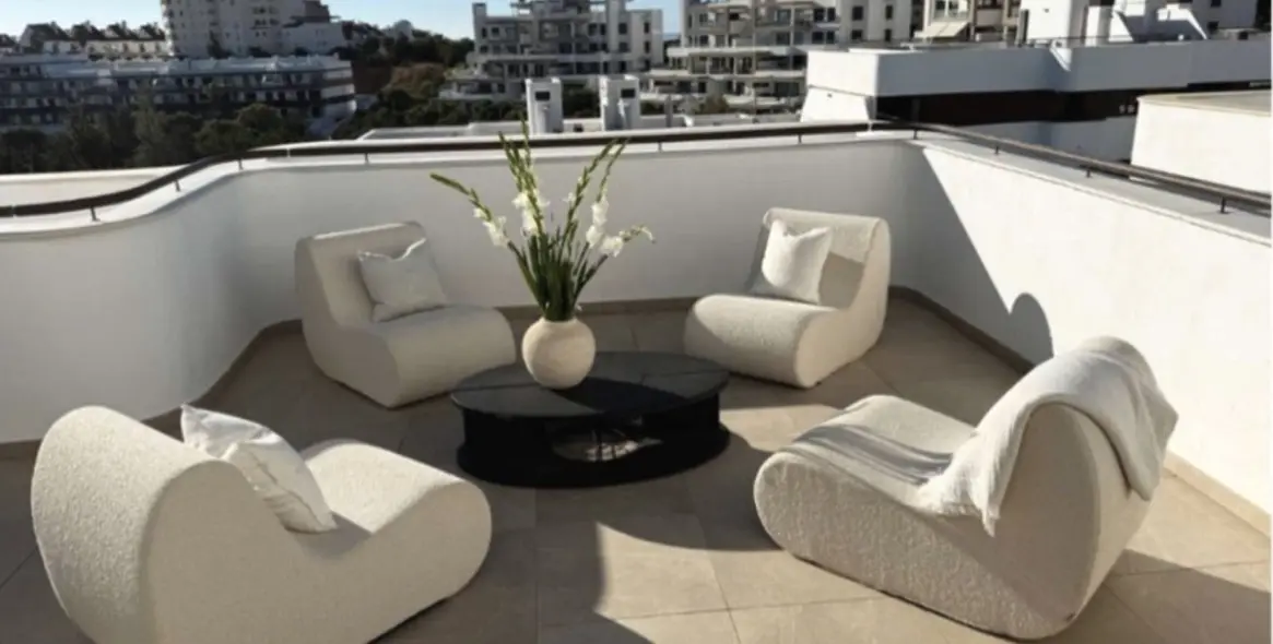 Sale of middle floor apartment in Estepona 14