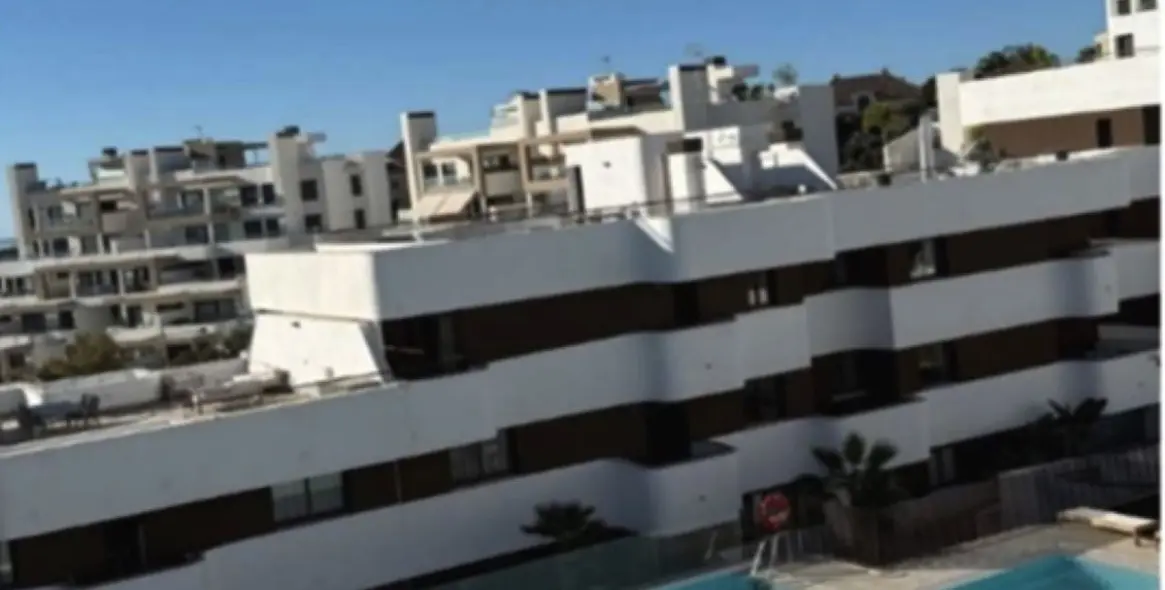 Sale of middle floor apartment in Estepona 17