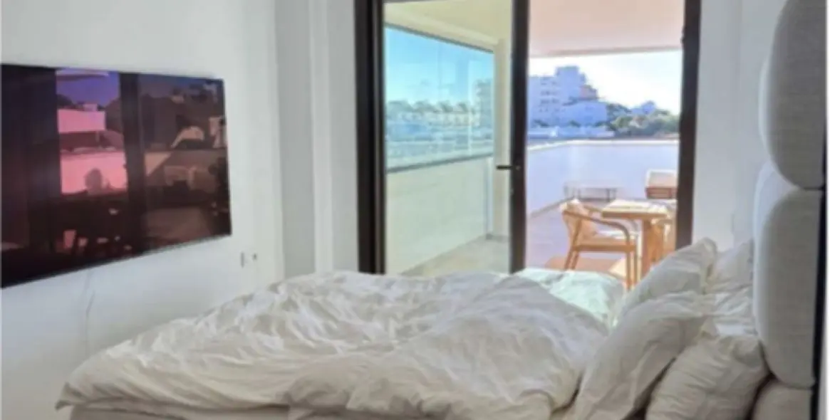 Sale of middle floor apartment in Estepona 20