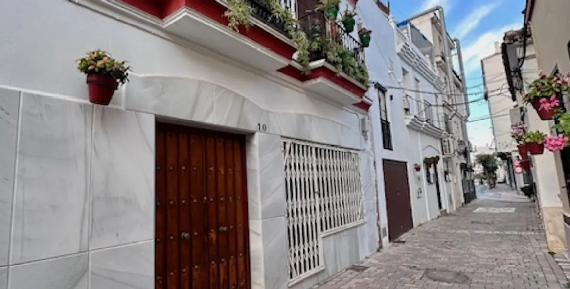 Sale of penthouse in Estepona 3