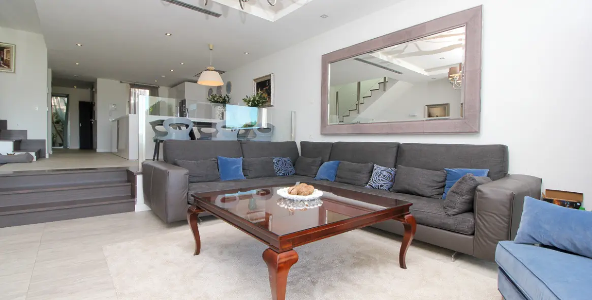 Long-term rent of townhouse in Sierra Blanca 4