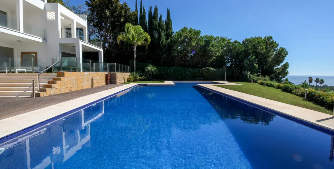 Long-term rent of townhouse in Sierra Blanca 13