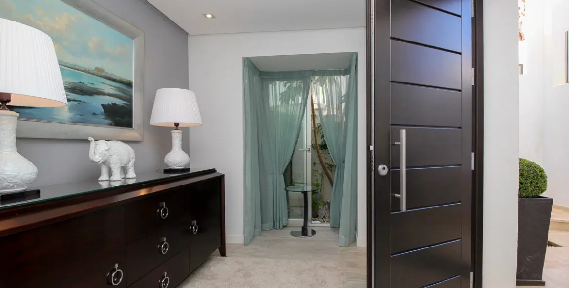 Long-term rent of townhouse in Sierra Blanca 30