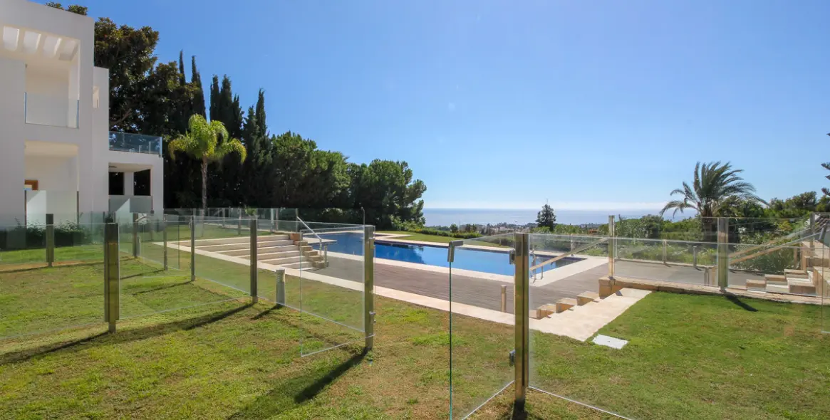 Long-term rent of townhouse in Sierra Blanca 35