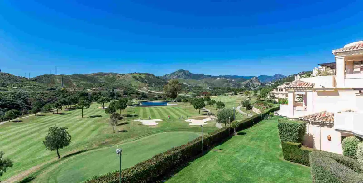 Долгосрочная аренда апартаментов на среднем этаже в Benahavís 5