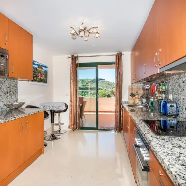 Долгосрочная аренда апартаментов на среднем этаже в Benahavís