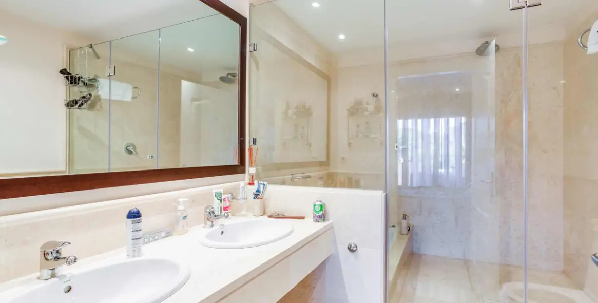 Long-term rent of middle floor apartment in Benahavís 7