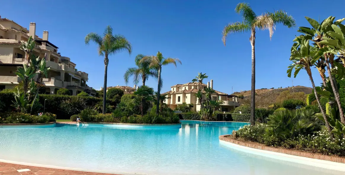 Long-term rent of middle floor apartment in Benahavís 14