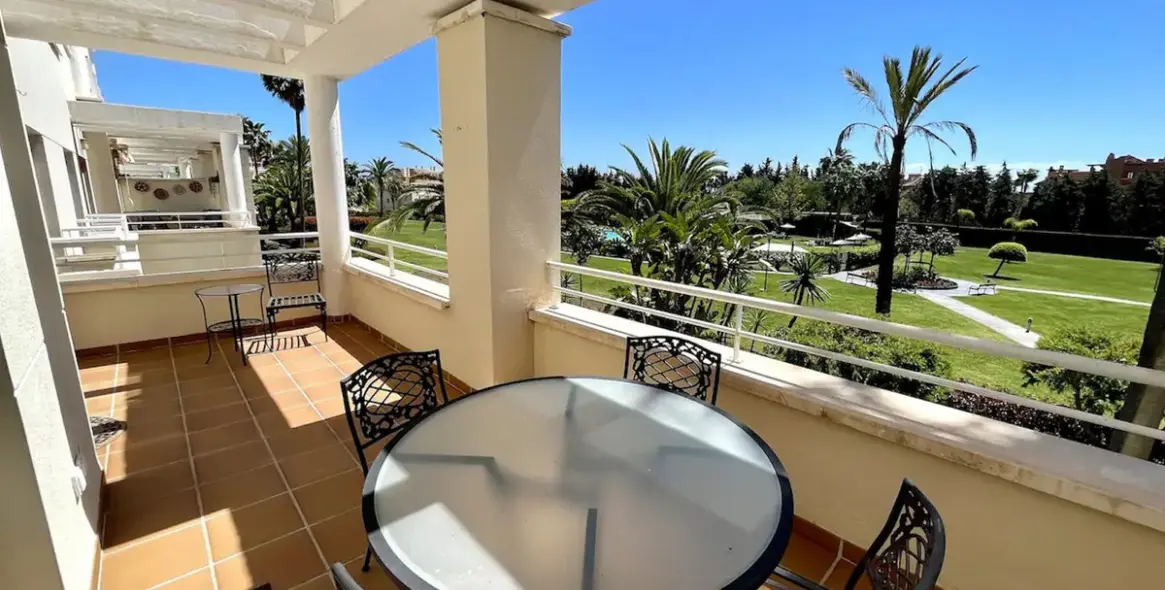 Long-term rent of penthouse in Estepona 1