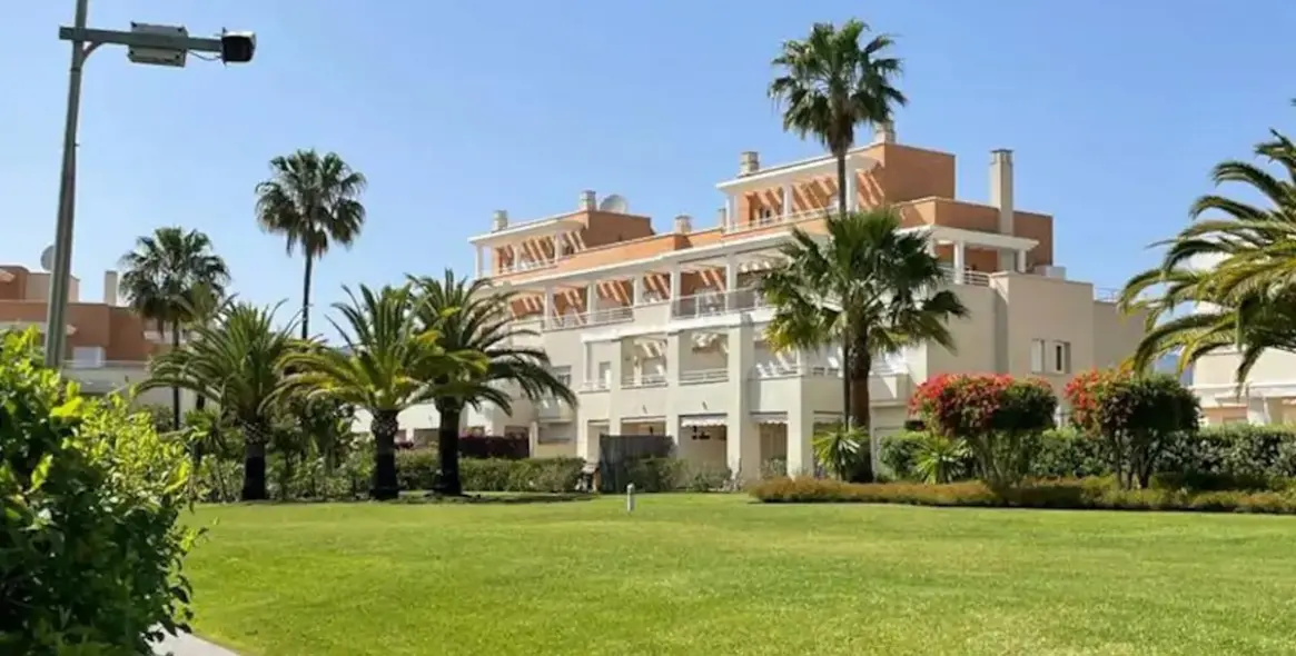 Long-term rent of penthouse in Estepona 3