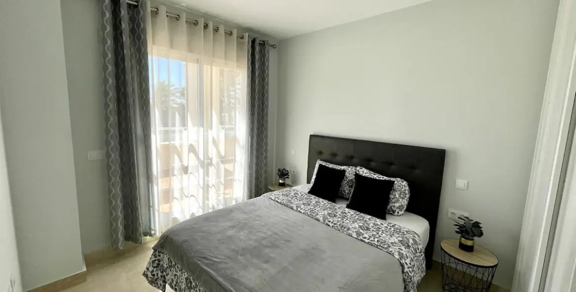 Long-term rent of penthouse in Estepona 11