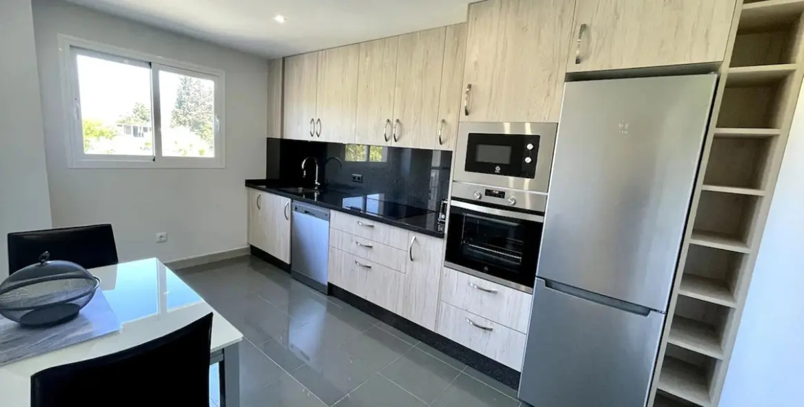 Long-term rent of penthouse in Estepona 12
