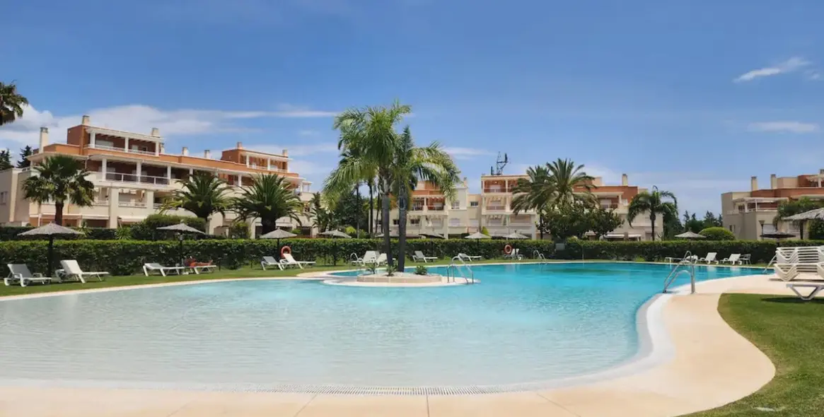Long-term rent of penthouse in Estepona 16