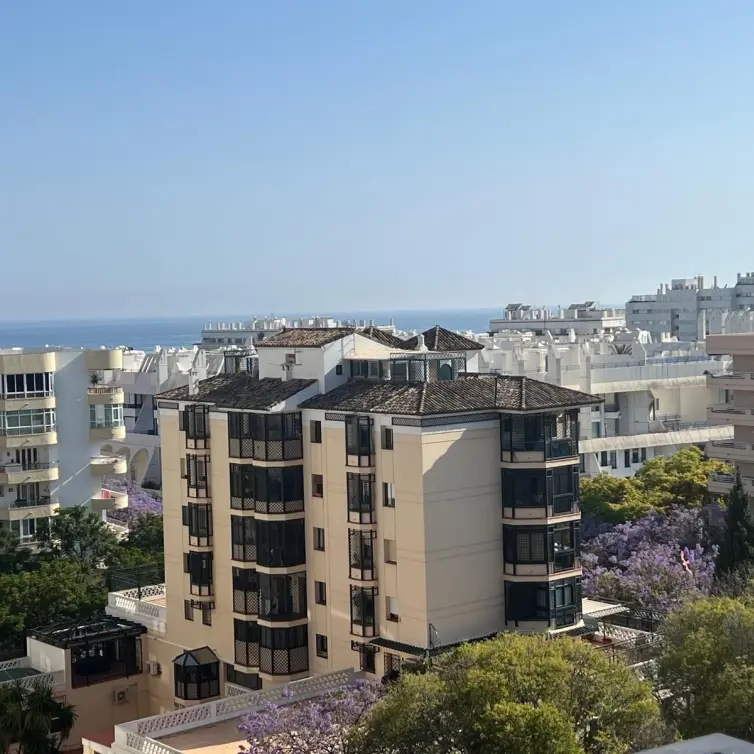 Продажа апартаментов на среднем этаже в Marbella