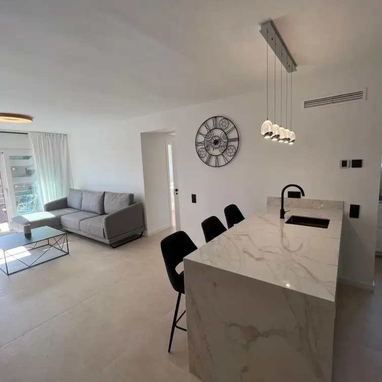 Продажа апартаментов на среднем этаже в Marbella