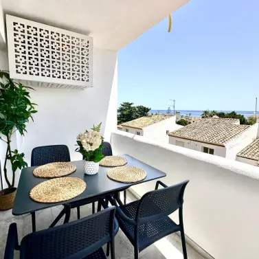 Sale of middle floor apartment in La Cala de Mijas