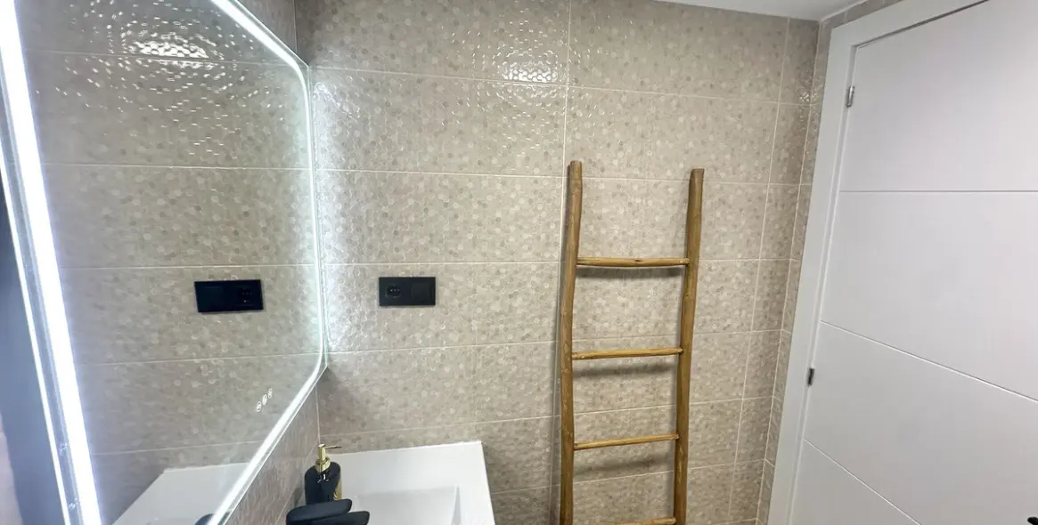 Sale of middle floor apartment in La Cala de Mijas 30