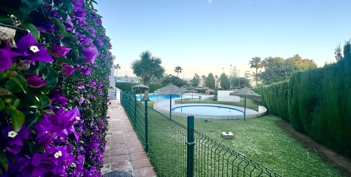 Sale of middle floor apartment in La Cala de Mijas 39