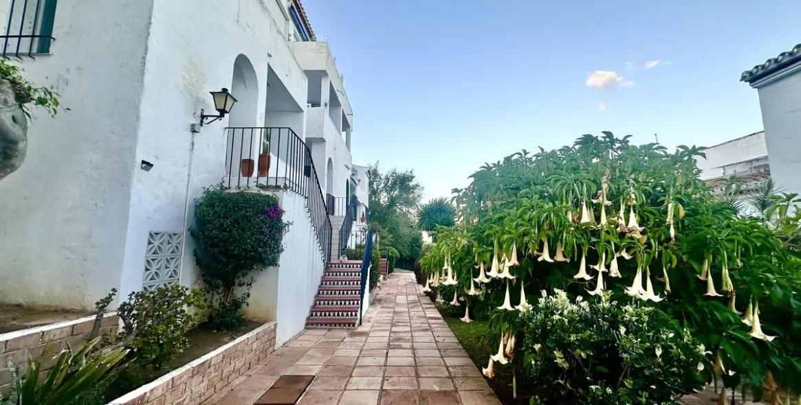 Sale of middle floor apartment in La Cala de Mijas 40