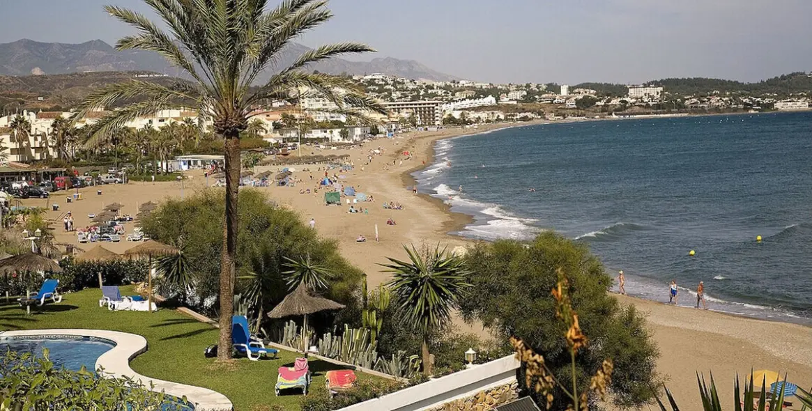 Sale of middle floor apartment in La Cala de Mijas 43