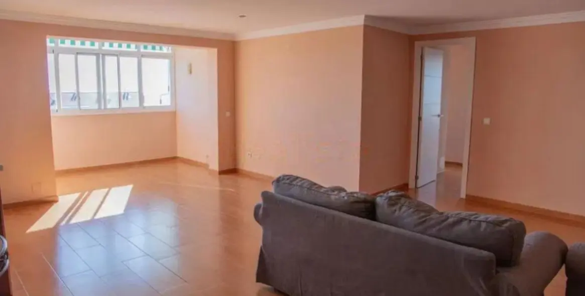 Sale of middle floor apartment in San Pedro de Alcántara 3