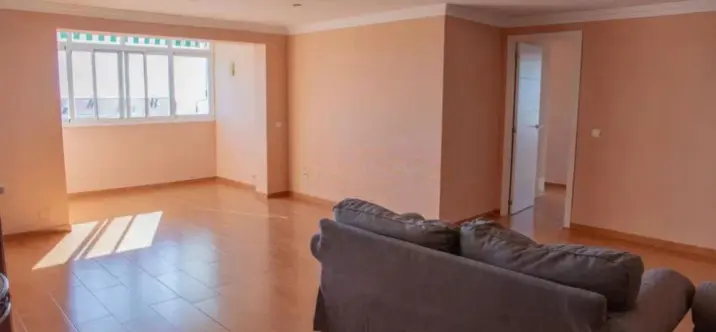 Sale of middle floor apartment in San Pedro de Alcántara 2