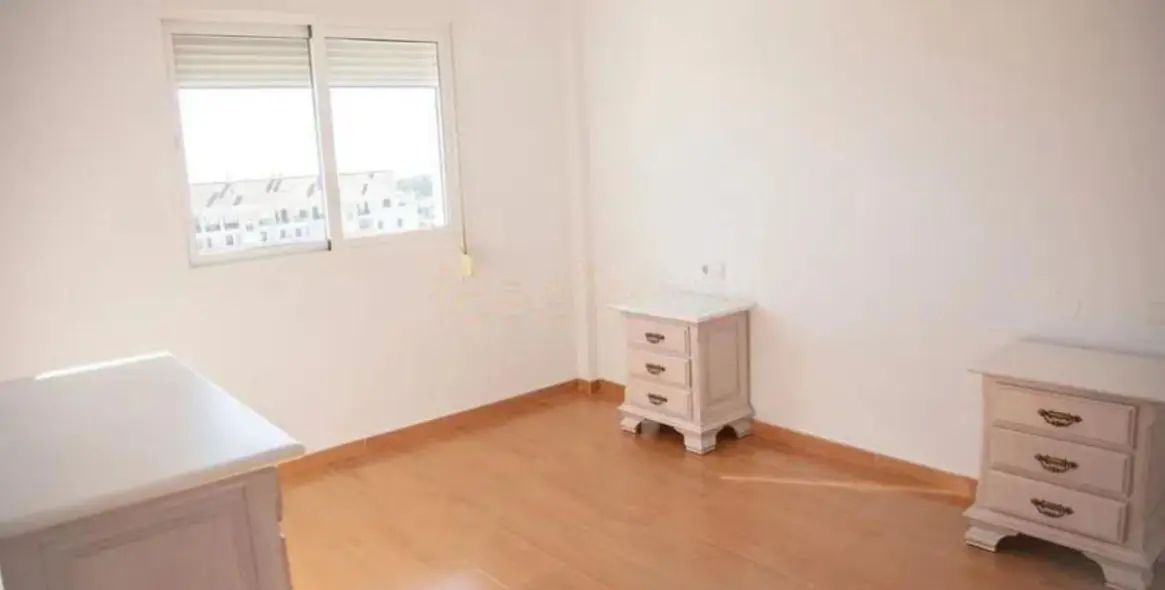 Sale of middle floor apartment in San Pedro de Alcántara 6