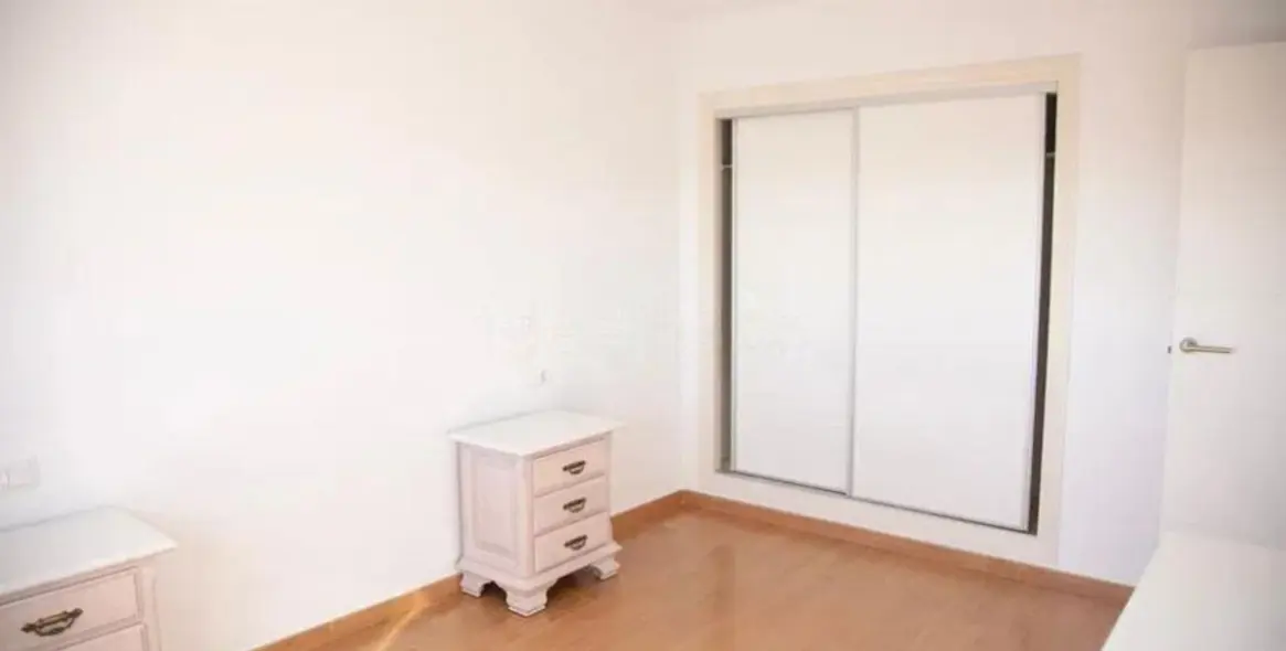 Sale of middle floor apartment in San Pedro de Alcántara 12