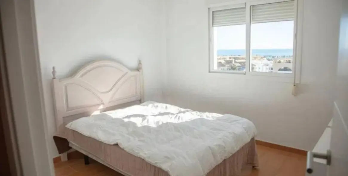 Sale of middle floor apartment in San Pedro de Alcántara 13