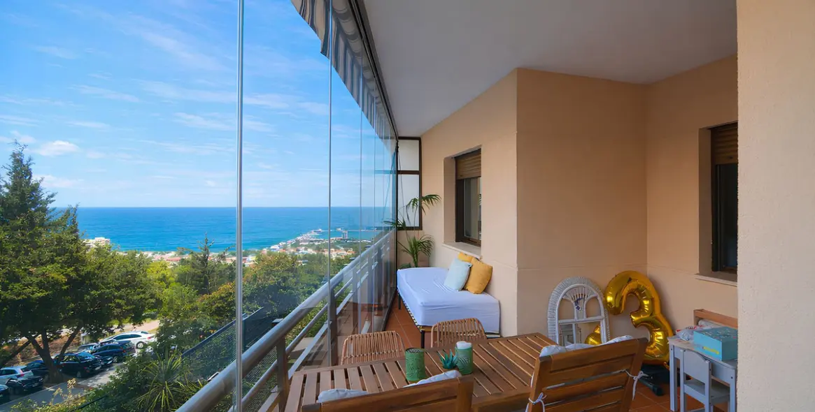 Sale of middle floor apartment in Fuengirola 1