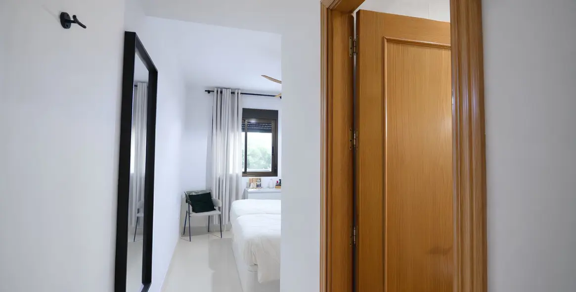 Sale of middle floor apartment in Fuengirola 11