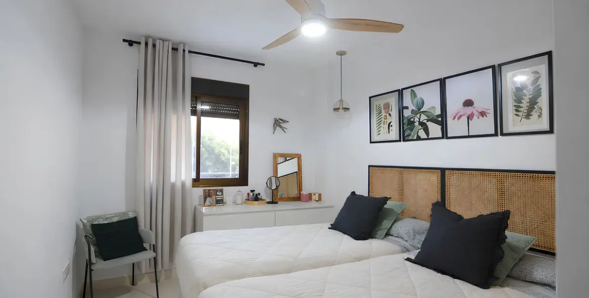 Sale of middle floor apartment in Fuengirola 12