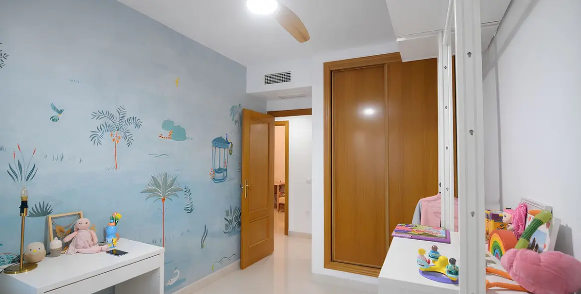 Sale of middle floor apartment in Fuengirola 17