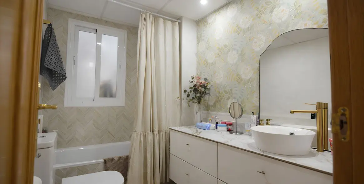 Sale of middle floor apartment in Fuengirola 18