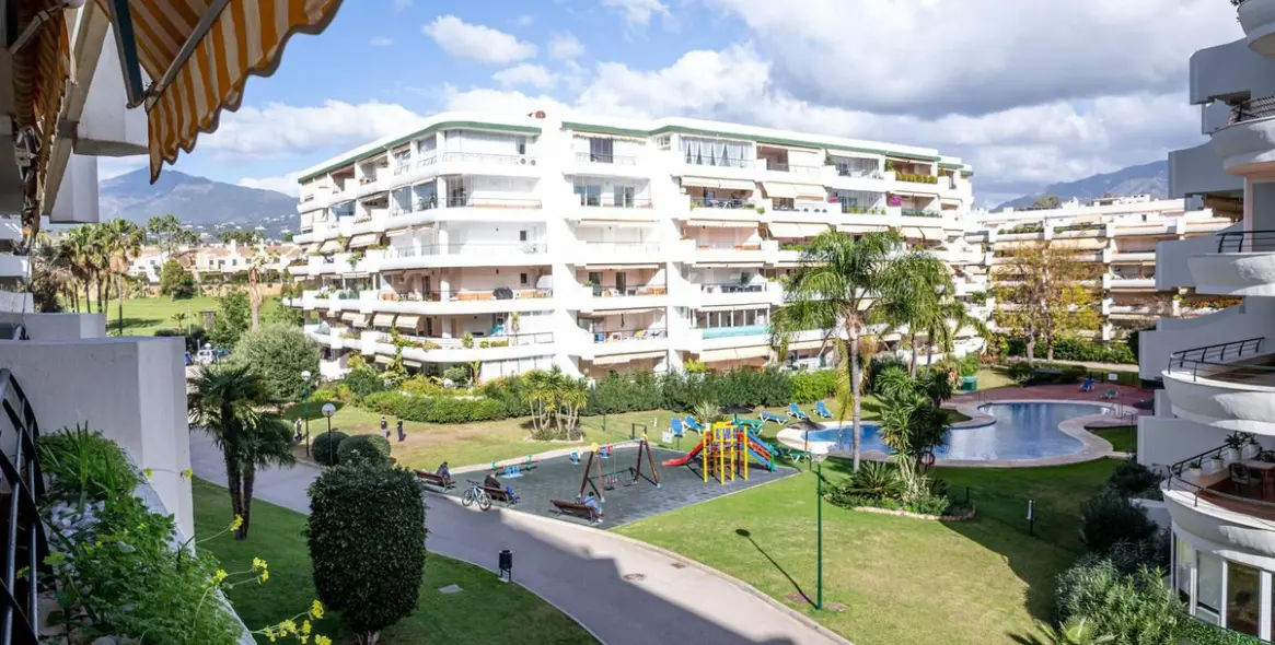 Sale of middle floor apartment in Guadalmina Alta 1