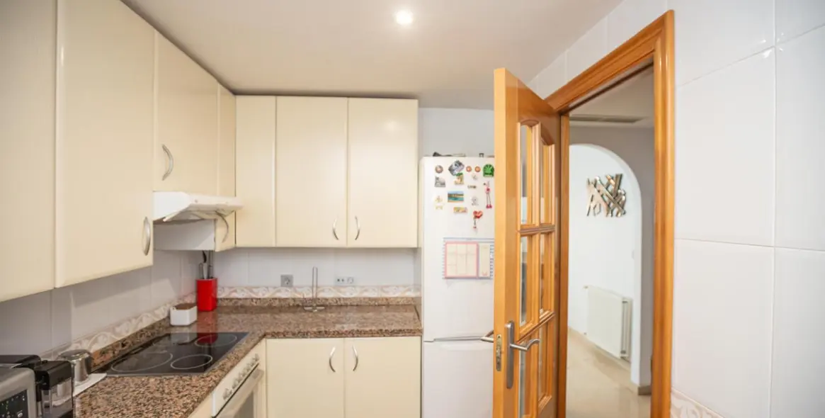 Sale of middle floor apartment in Guadalmina Alta 10