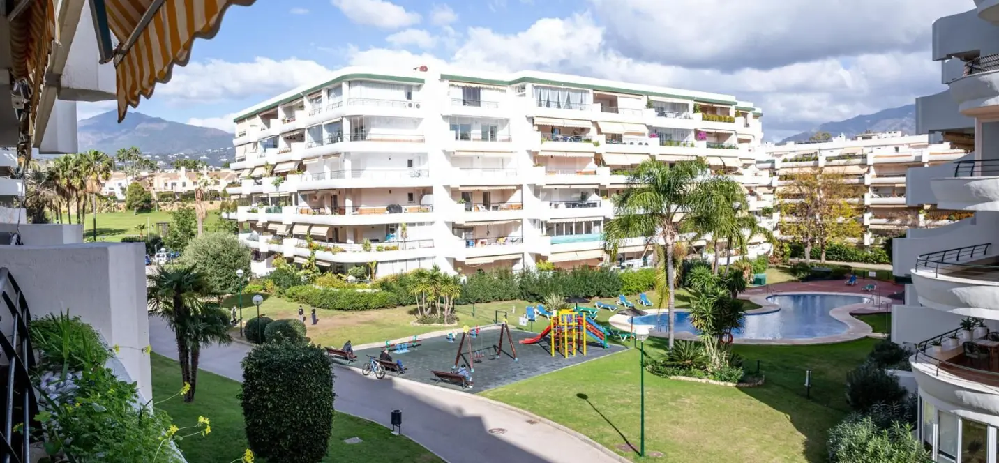 Sale of middle floor apartment in Guadalmina Alta 0