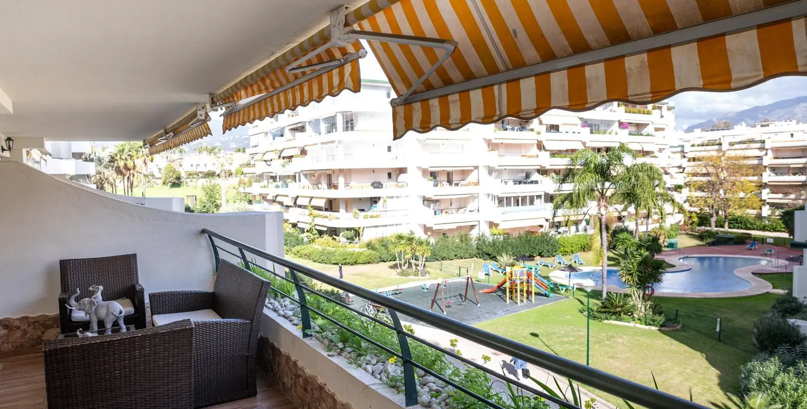 Sale of middle floor apartment in Guadalmina Alta 18