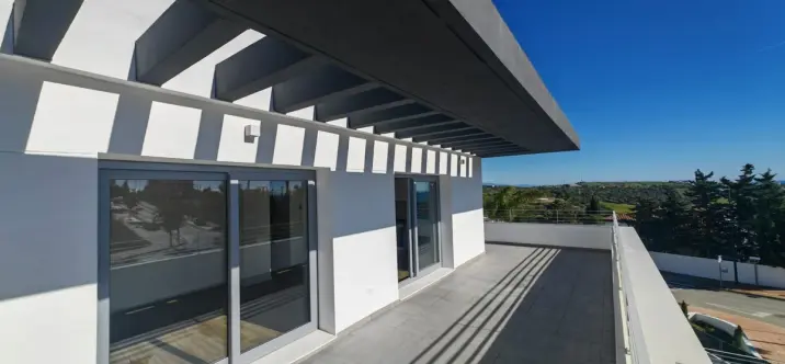 Sale of penthouse in Estepona 1