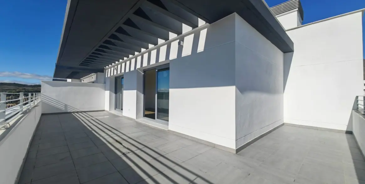 Sale of penthouse in Estepona 12