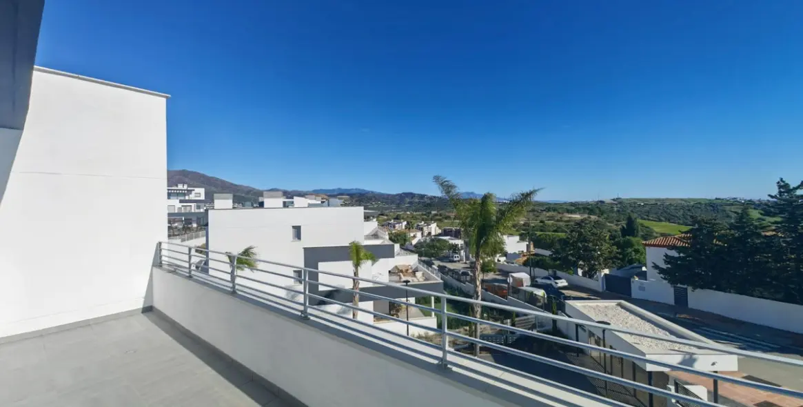 Sale of penthouse in Estepona 13