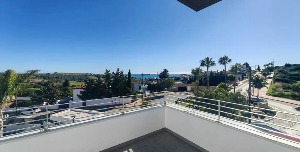 Sale of penthouse in Estepona 14